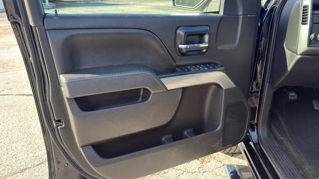 Chevrolet Silverado photo 9