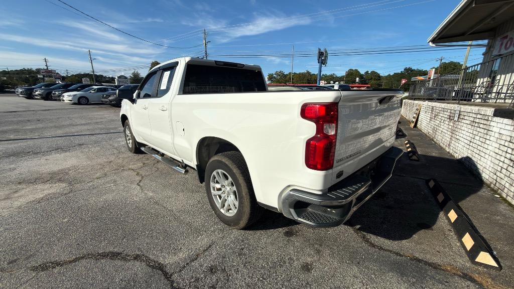 Chevrolet Silverado photo 3
