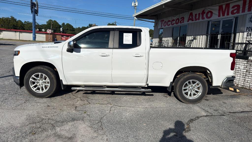 Chevrolet Silverado photo 2