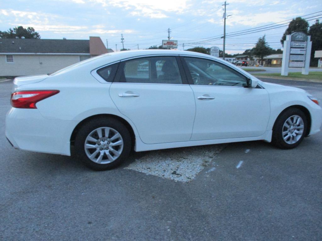 Nissan Altima photo 7