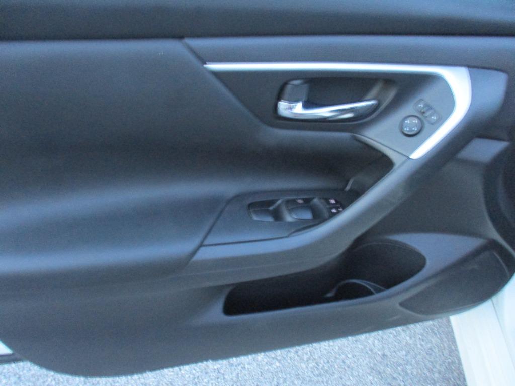 Nissan Altima photo 10