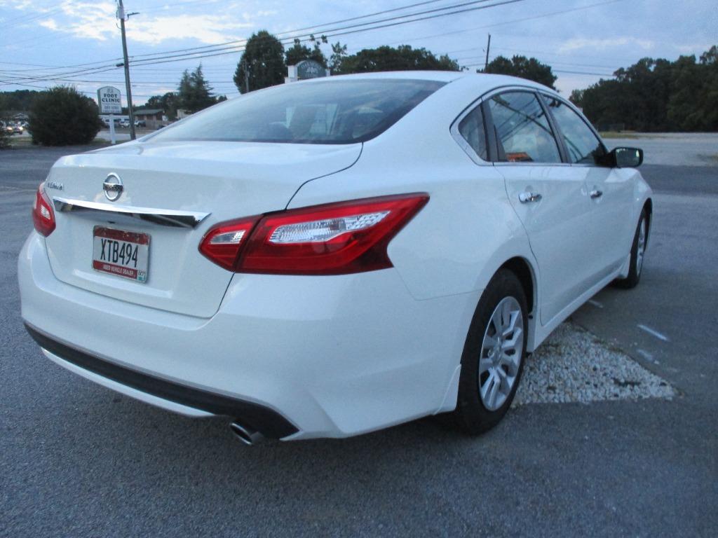 Nissan Altima photo 6