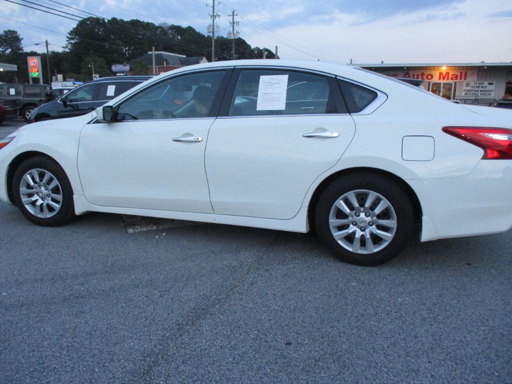 Nissan Altima photo 3