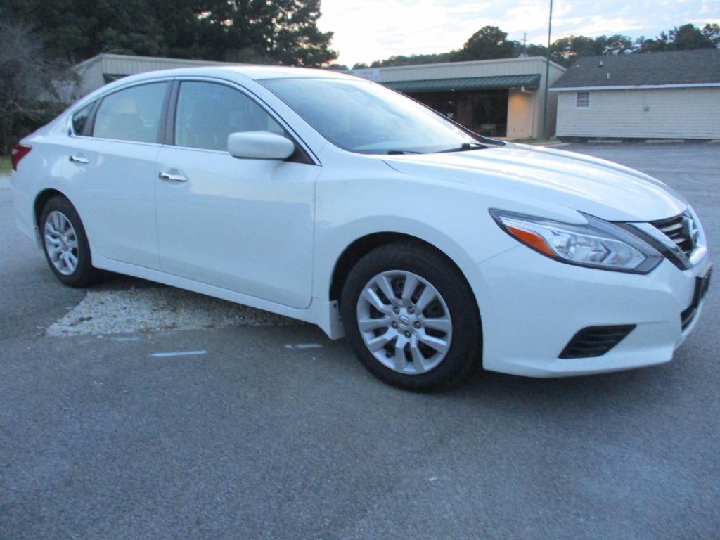Nissan Altima photo 8