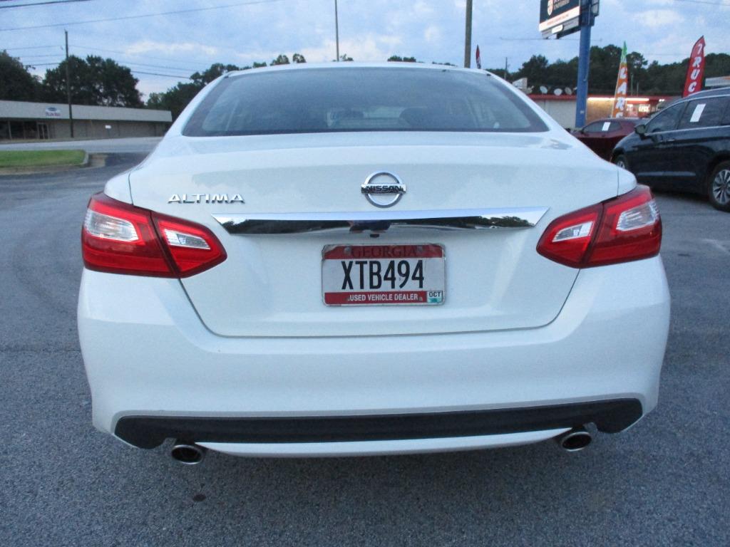 Nissan Altima photo 5