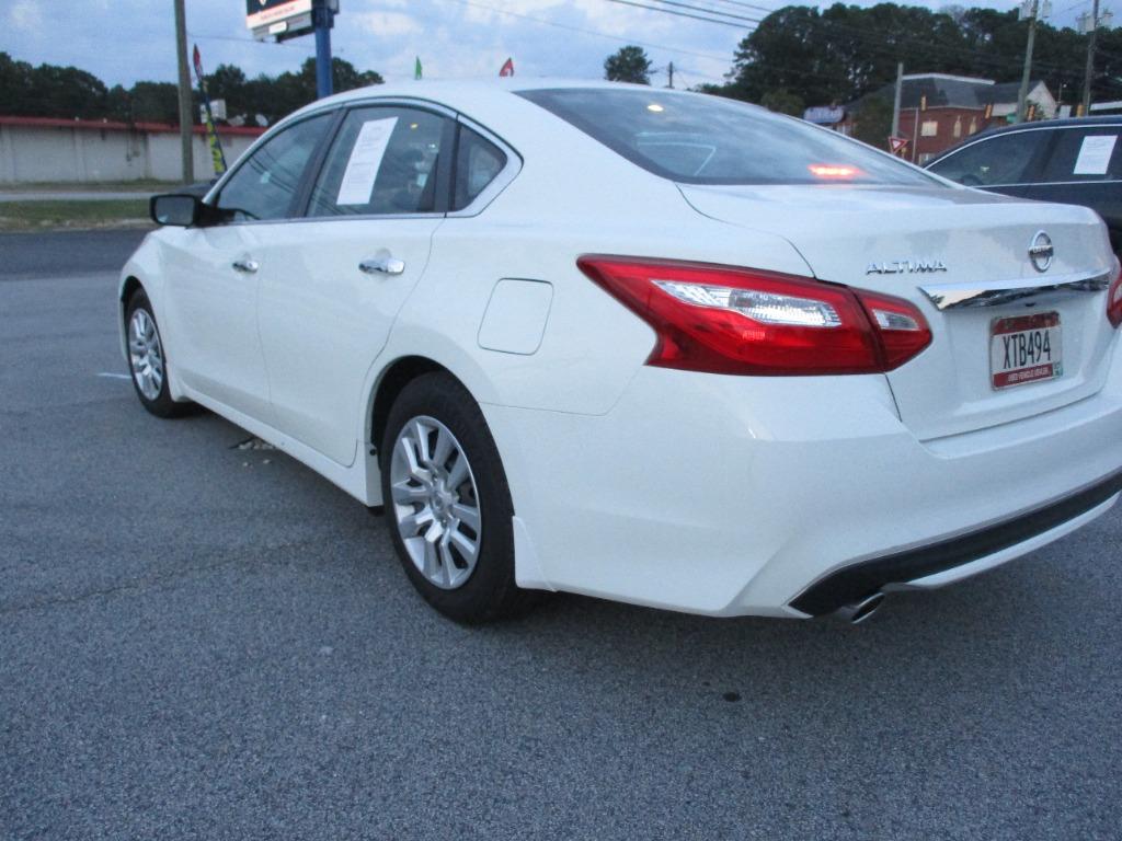 Nissan Altima photo 4