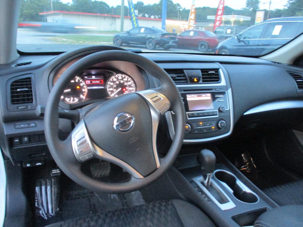 Nissan Altima photo 13