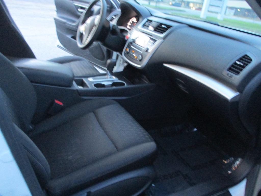 Nissan Altima photo 15