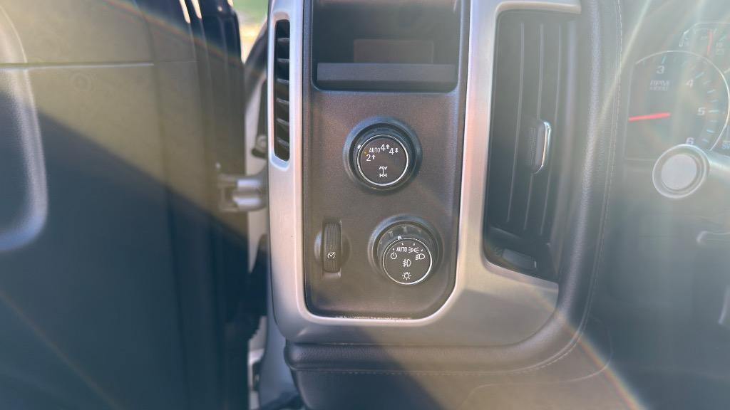 GMC Sierra photo 10