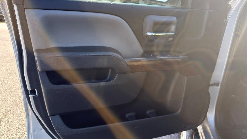 GMC Sierra photo 9