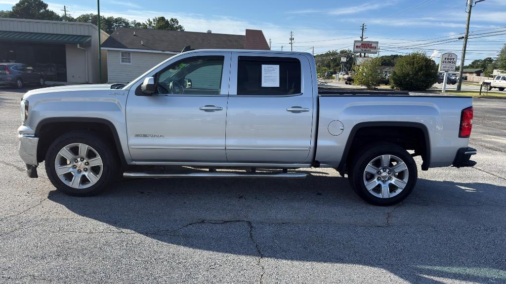 GMC Sierra photo 2