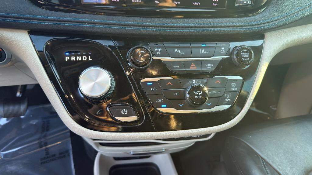 2021 Chrysler Pacifica Hybrid Touring L - Photo 16