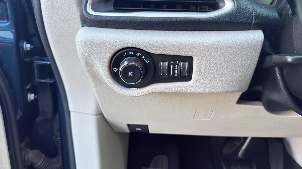 2021 Chrysler Pacifica Hybrid Touring L - Photo 11