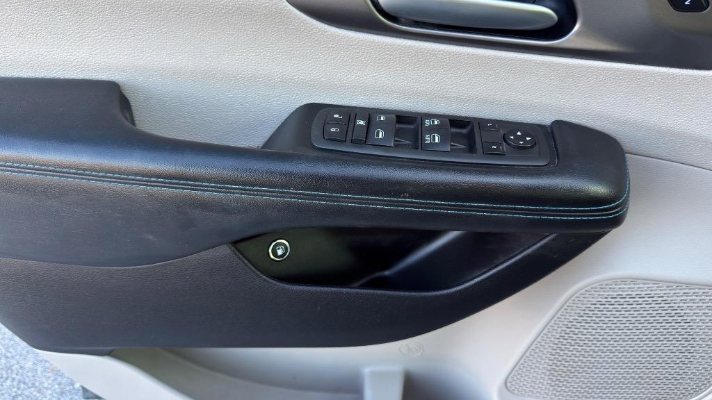 2021 Chrysler Pacifica Hybrid Touring L - Photo 10