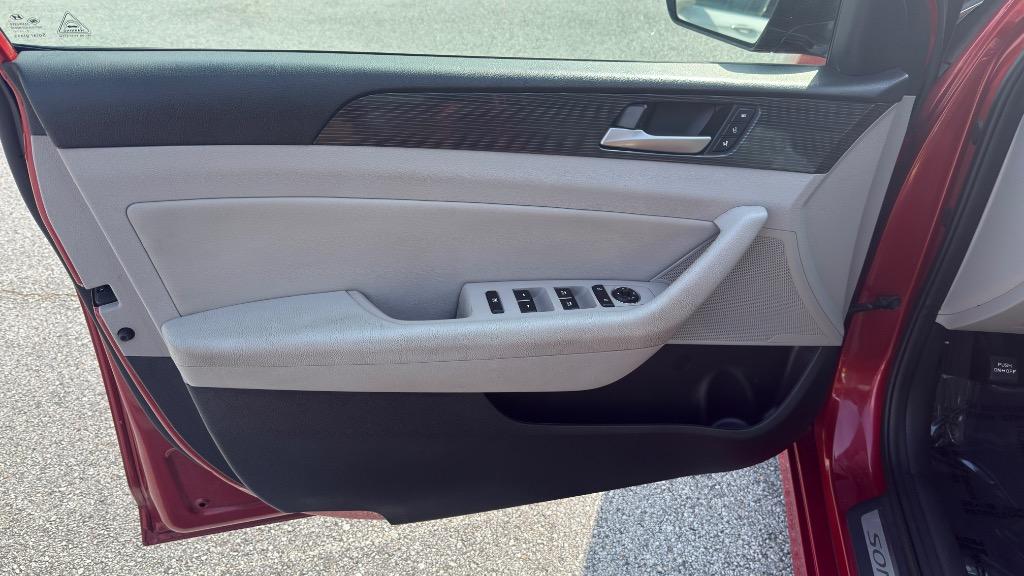 Hyundai Sonata photo 9
