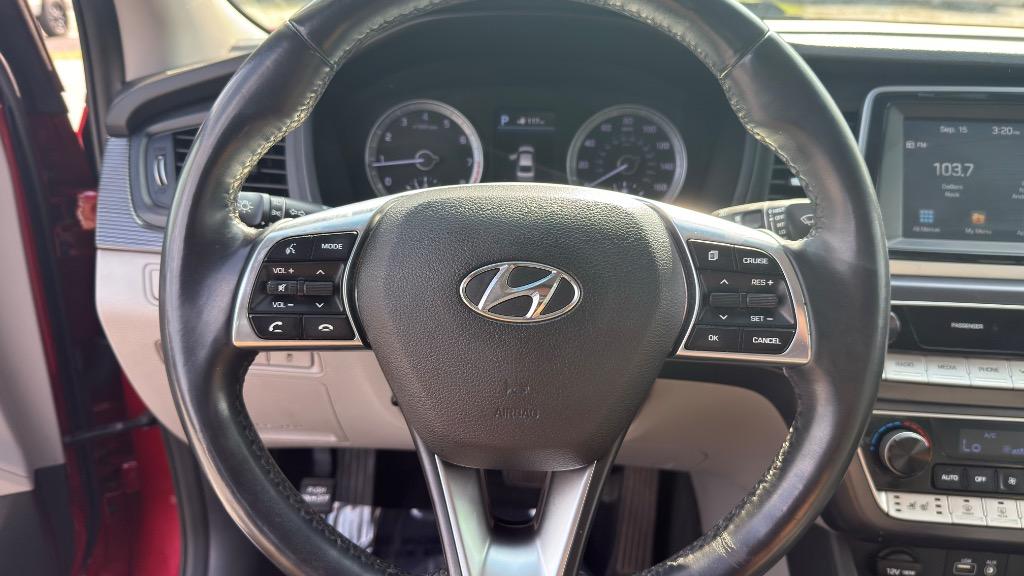 Hyundai Sonata photo 11