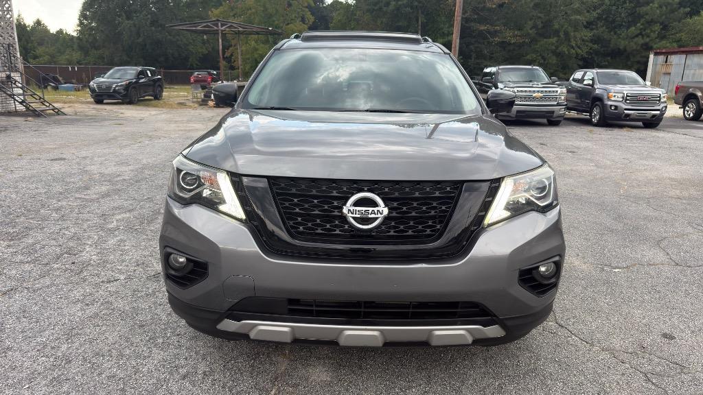 Nissan Pathfinder photo 8