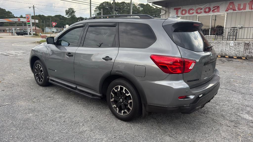 Nissan Pathfinder photo 3
