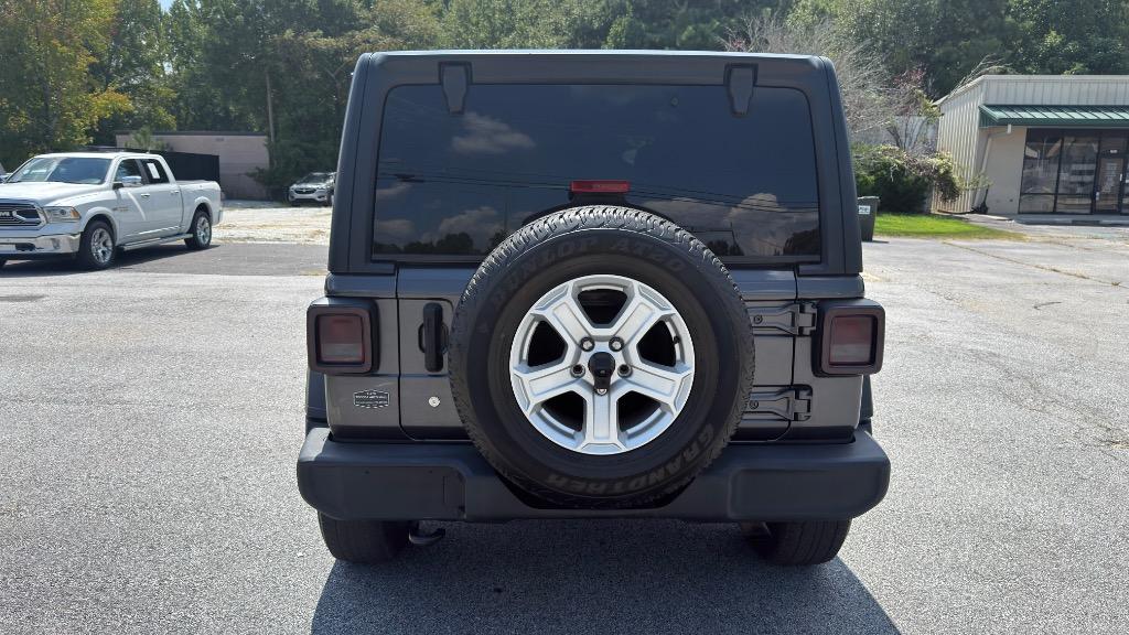 Jeep Wrangler photo 4