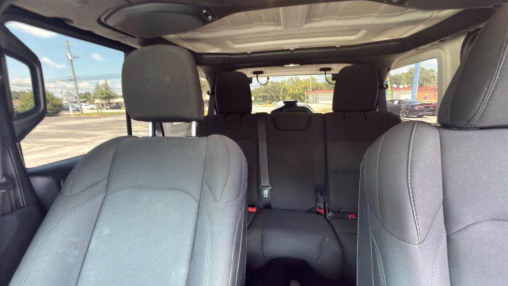 Jeep Wrangler photo 18