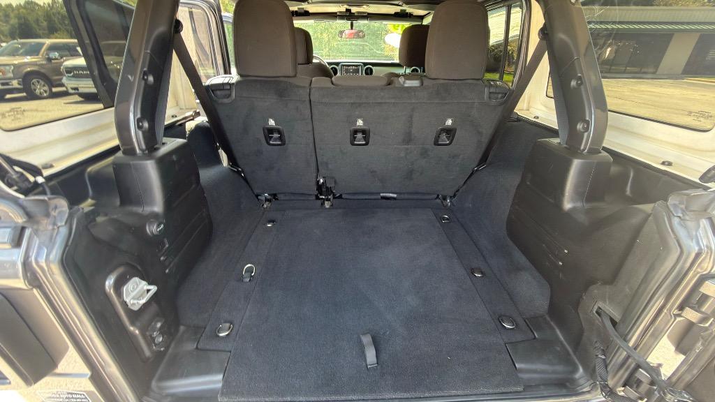 Jeep Wrangler photo 20