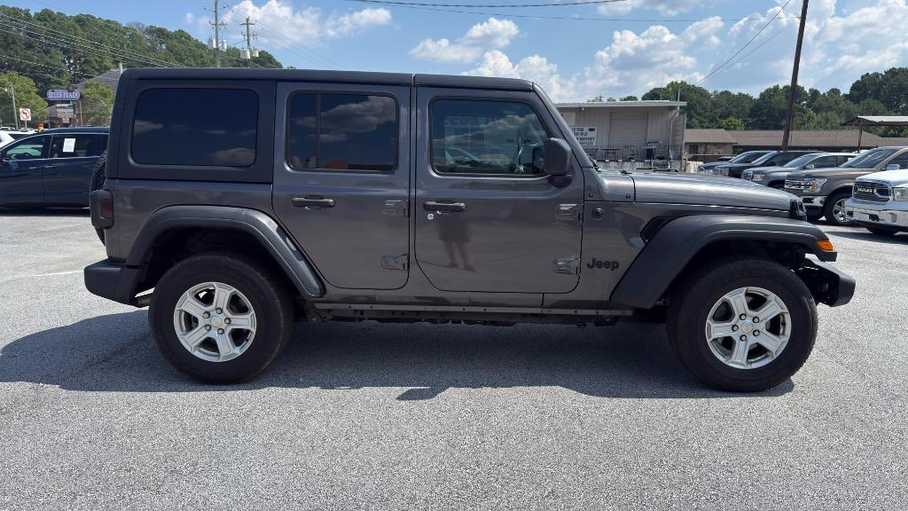 Jeep Wrangler photo 6