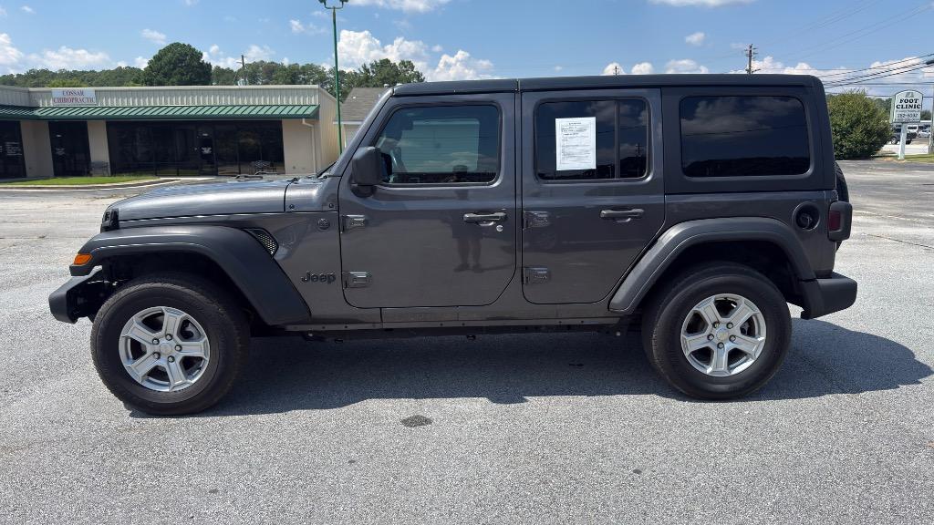 Jeep Wrangler photo 2