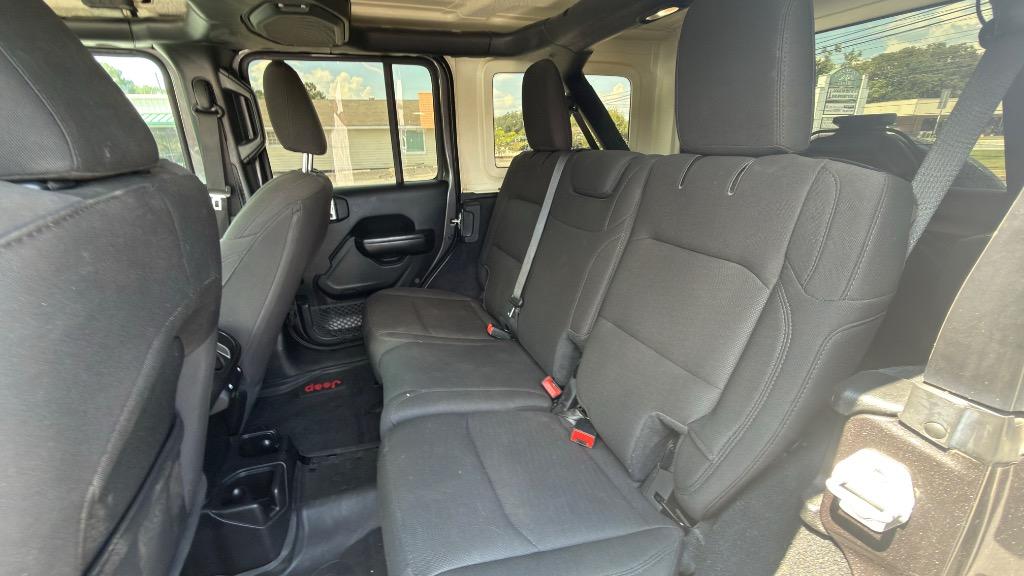 Jeep Wrangler photo 19