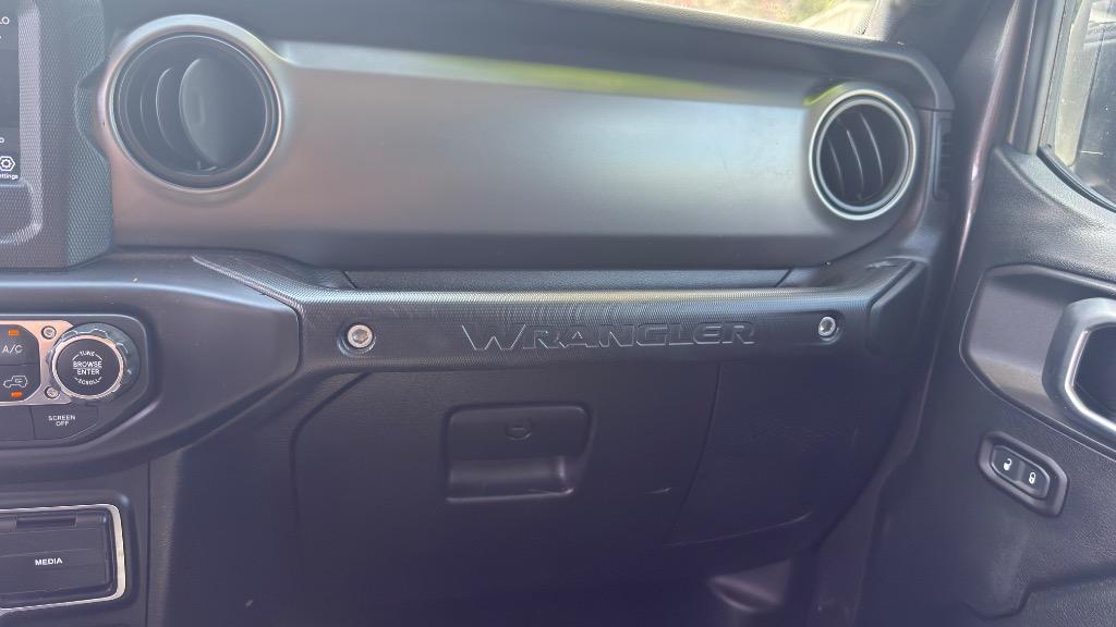 Jeep Wrangler photo 16