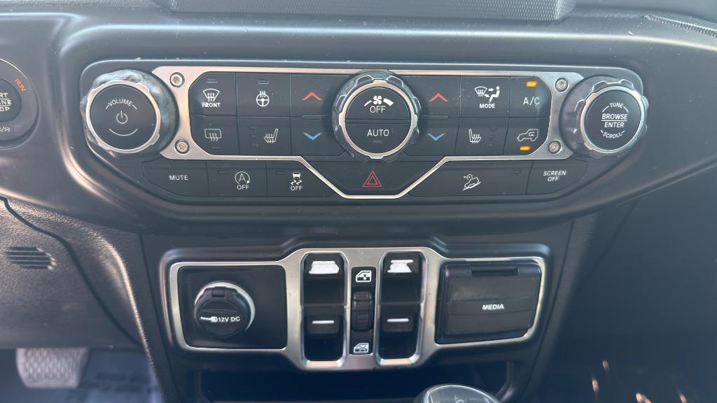 Jeep Wrangler photo 14