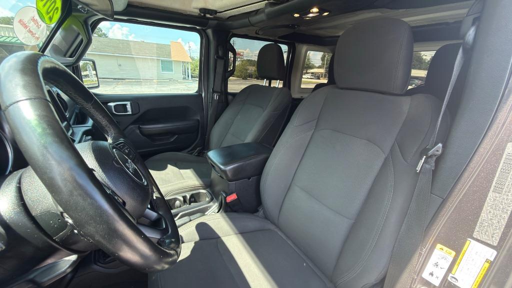Jeep Wrangler photo 17