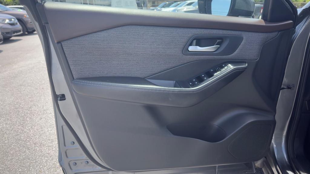 2023 Nissan Rogue SV - Photo 9