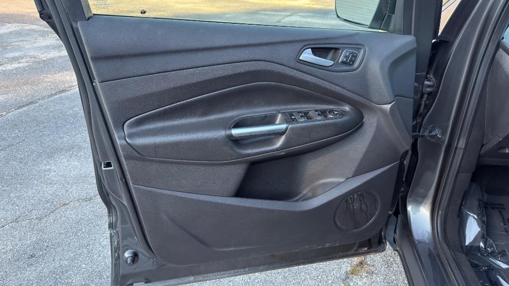 Ford Escape photo 9