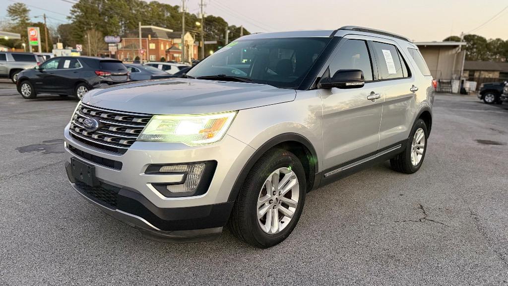 2017 Ford Explorer XLT's photo