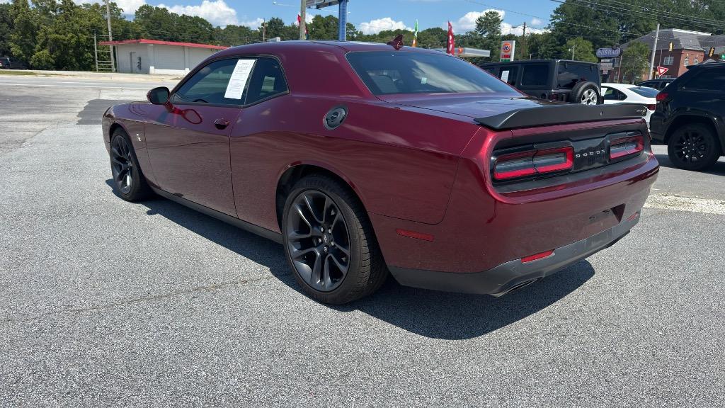 Dodge Challenger photo 3