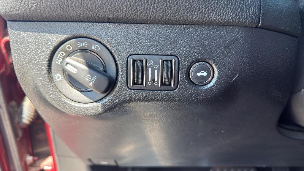 Dodge Challenger photo 12