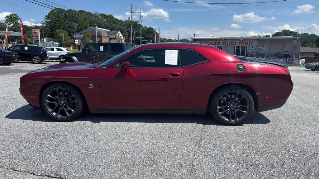 Dodge Challenger photo 2